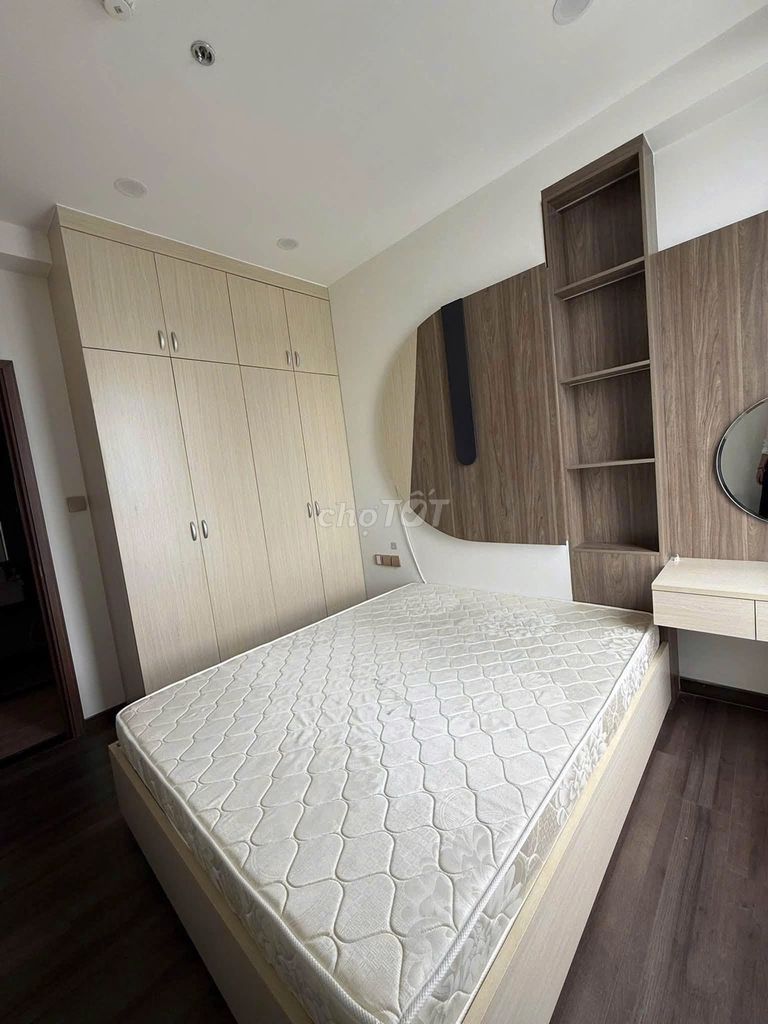 Lữ Gia Plaza District 11, 3 bedrooms, 98 m2 Full interiors cost 1 .5 million a month.