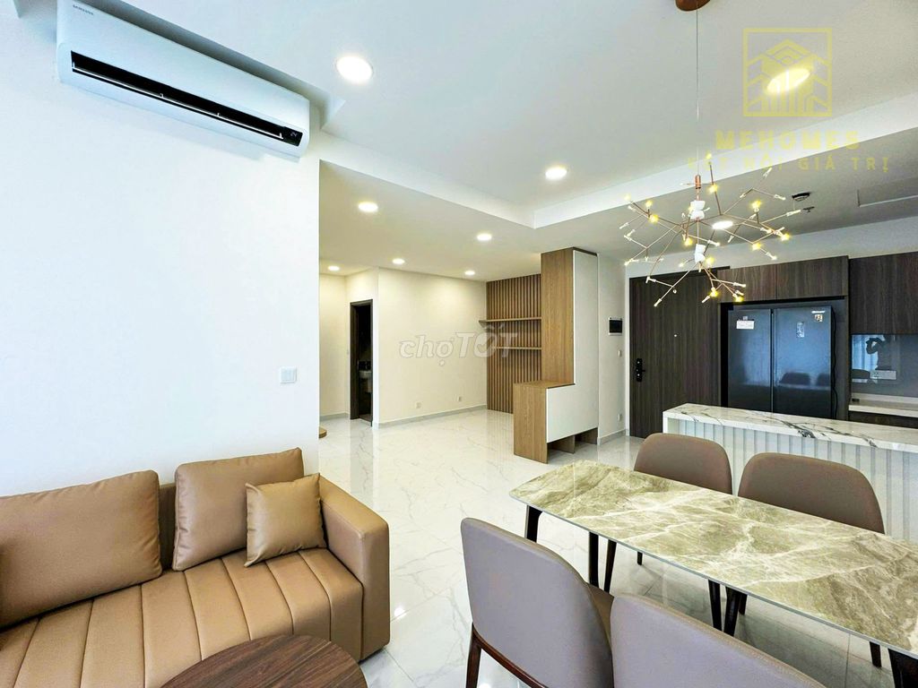 Two full bedrooms, nice diammond centery, clean new home, right there, super-looking view