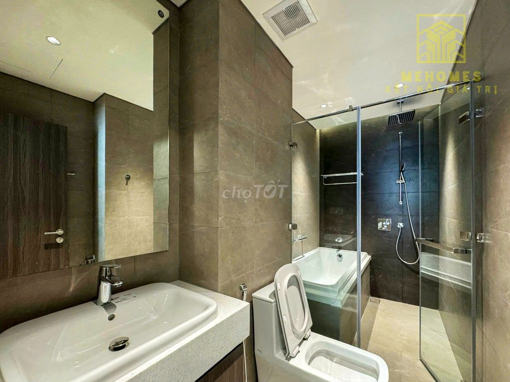 Two full bedrooms, nice diammond centery, clean new home, right there, super-looking view