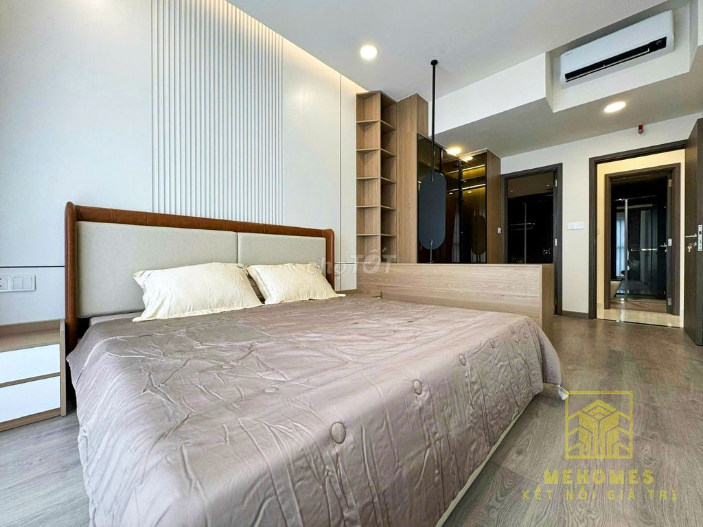 Two full bedrooms, nice diammond centery, clean new home, right there, super-looking view
