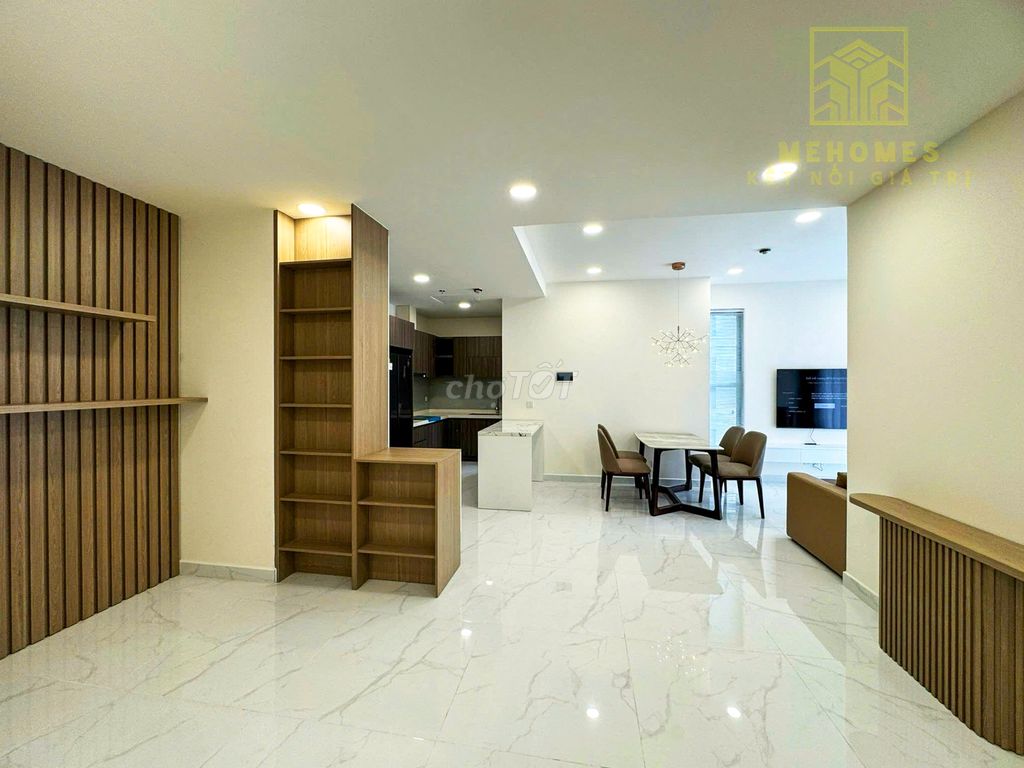 Two full bedrooms, nice diammond centery, clean new home, right there, super-looking view