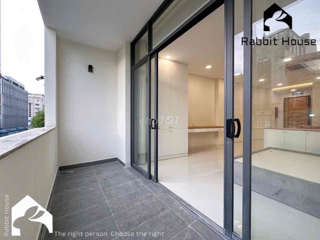 Studio House balcony full Trần Hưng Đạo District 1 near the Institute