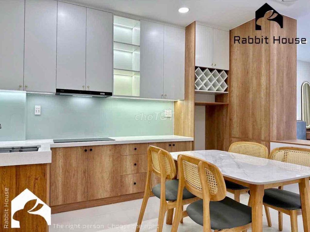 Studio House balcony full Trần Hưng Đạo District 1 near the Institute