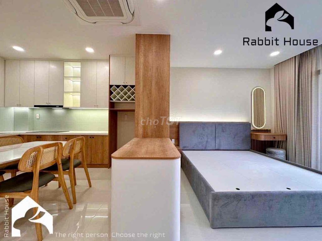 Studio House balcony full Trần Hưng Đạo District 1 near the Institute