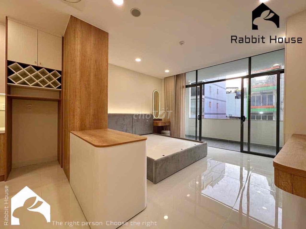 Studio House balcony full Trần Hưng Đạo District 1 near the Institute