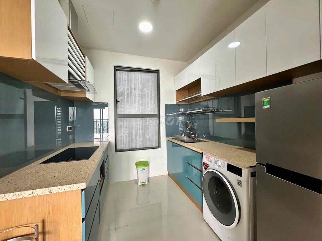 Find 4 friends share 2 rooms
