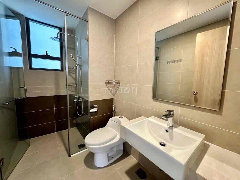 Find 4 friends share 2 rooms