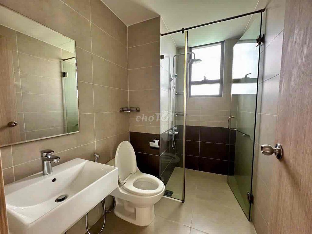 Find 4 friends share 2 rooms
