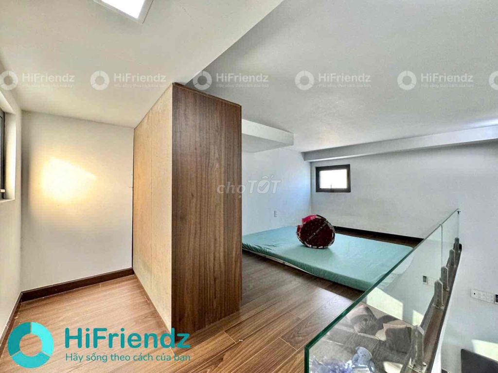 Rent a super wide apartment full of furniture. Comfortable, clean.