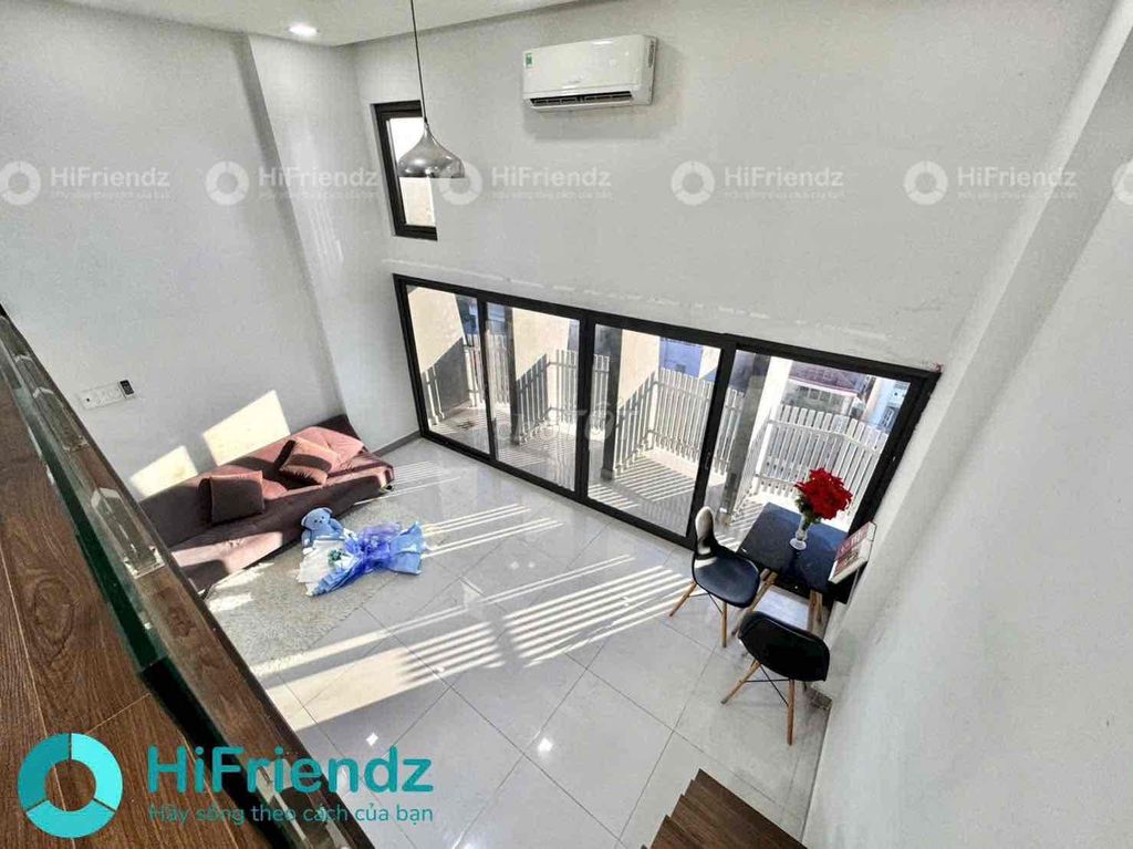 Rent a super wide apartment full of furniture. Comfortable, clean.