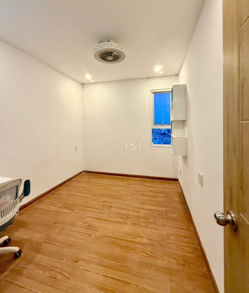 Rent the corner 3 Bedrooms; There's a 8.5 million-dollar building. Eight million.