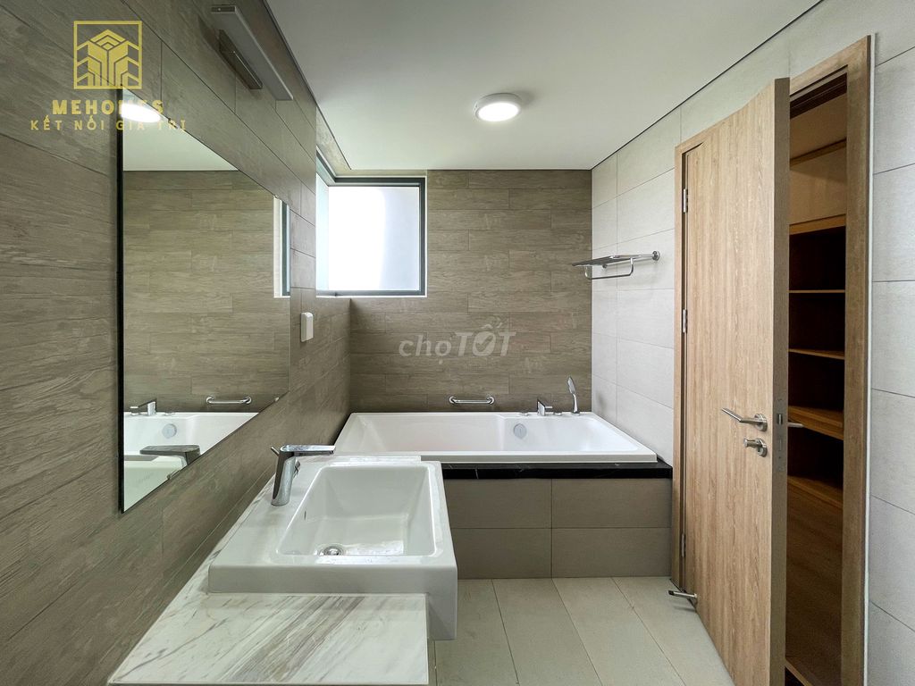 Three bedrooms. Celadon City, southeast view, upper floor, open corner.