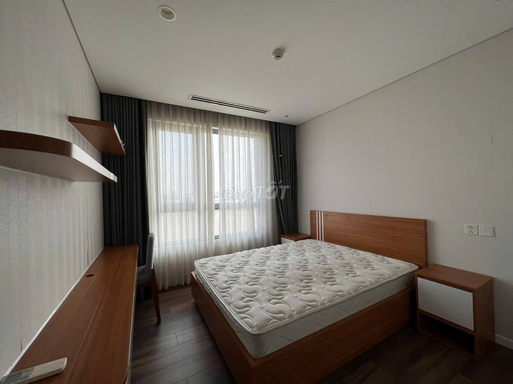 Rent a super area 4 bedrooms at 74 million and negotiated, in and out