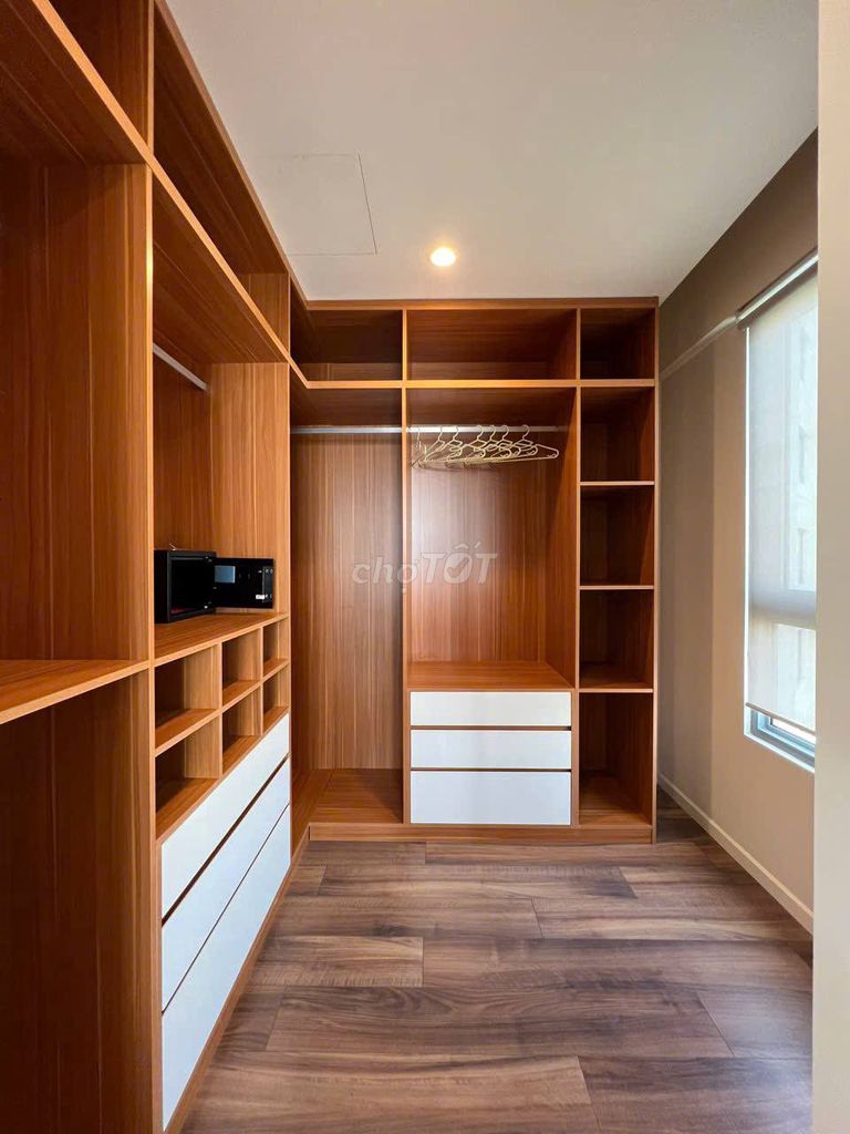 Rent a super area 4 bedrooms at 74 million and negotiated, in and out