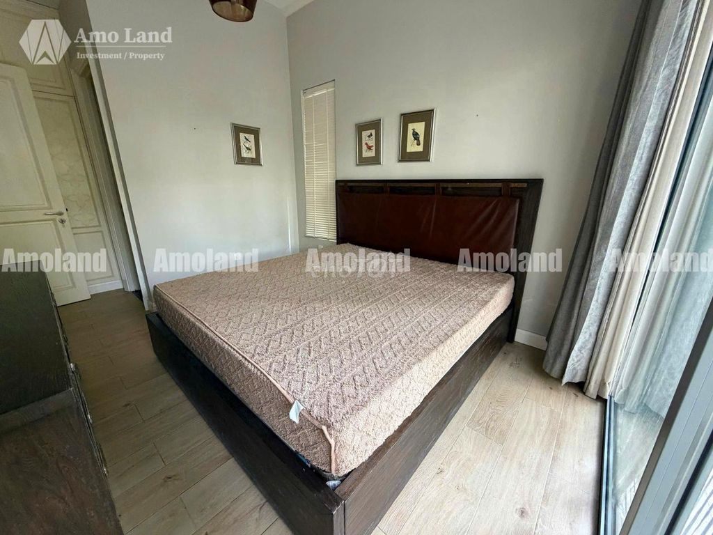 Rent the villa at 80 to 100 million, available immediately.