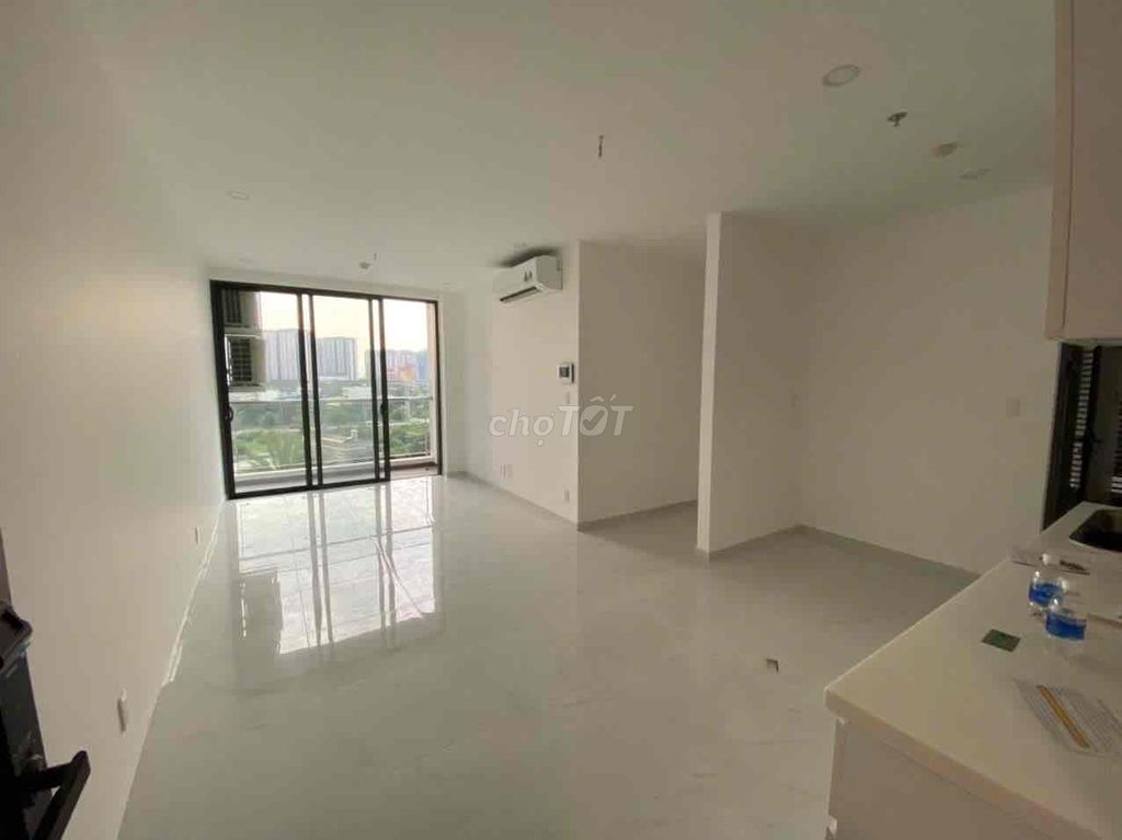 Rent the two Precia bedrooms. 2 views are good.