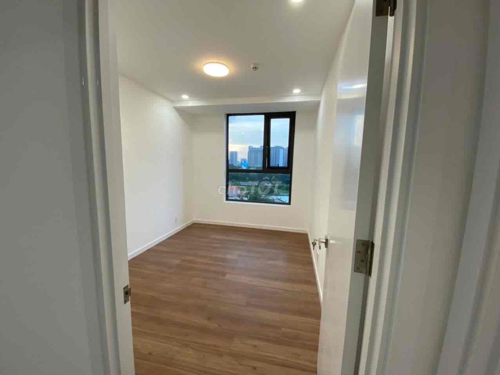 Rent the two Precia bedrooms. 2 views are good.
