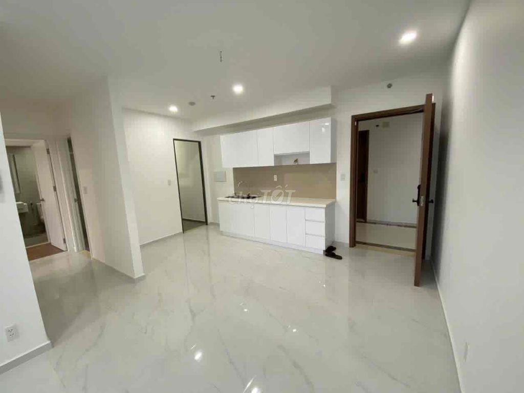 Rent the two Precia bedrooms. 2 views are good.