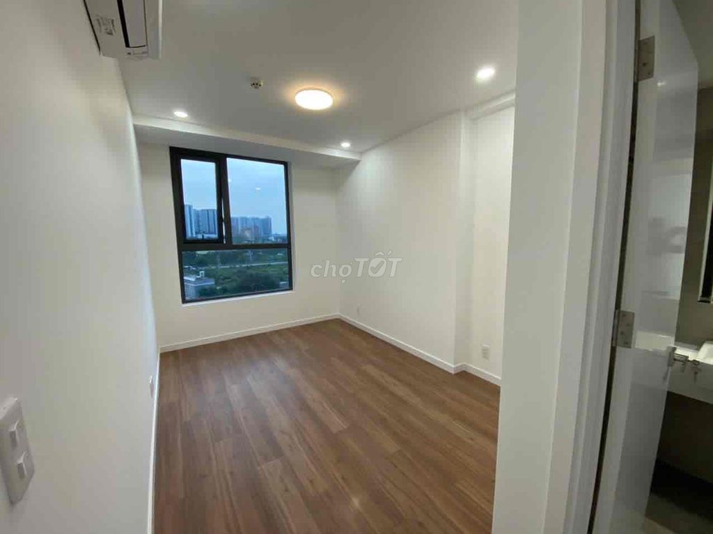 Rent the two Precia bedrooms. 2 views are good.