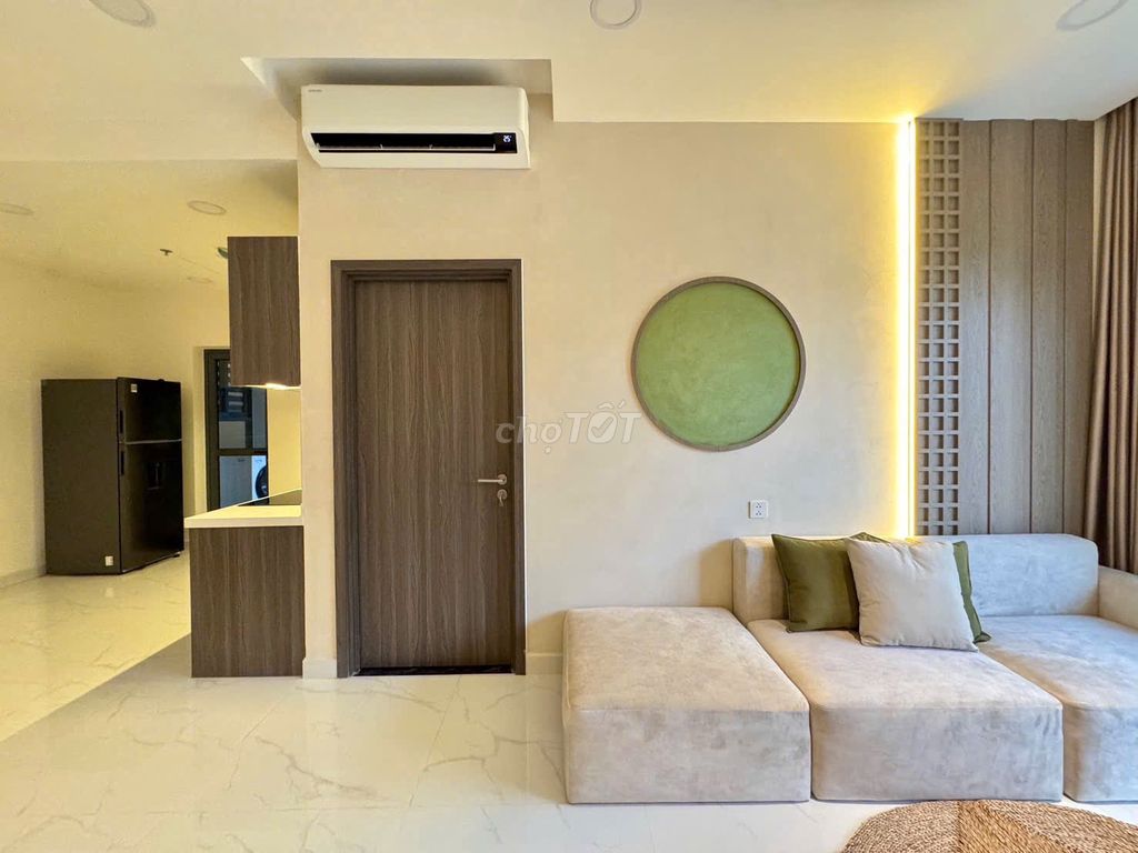 Diamond Centery 3 bedroom 3 bathrooms. All the cars.