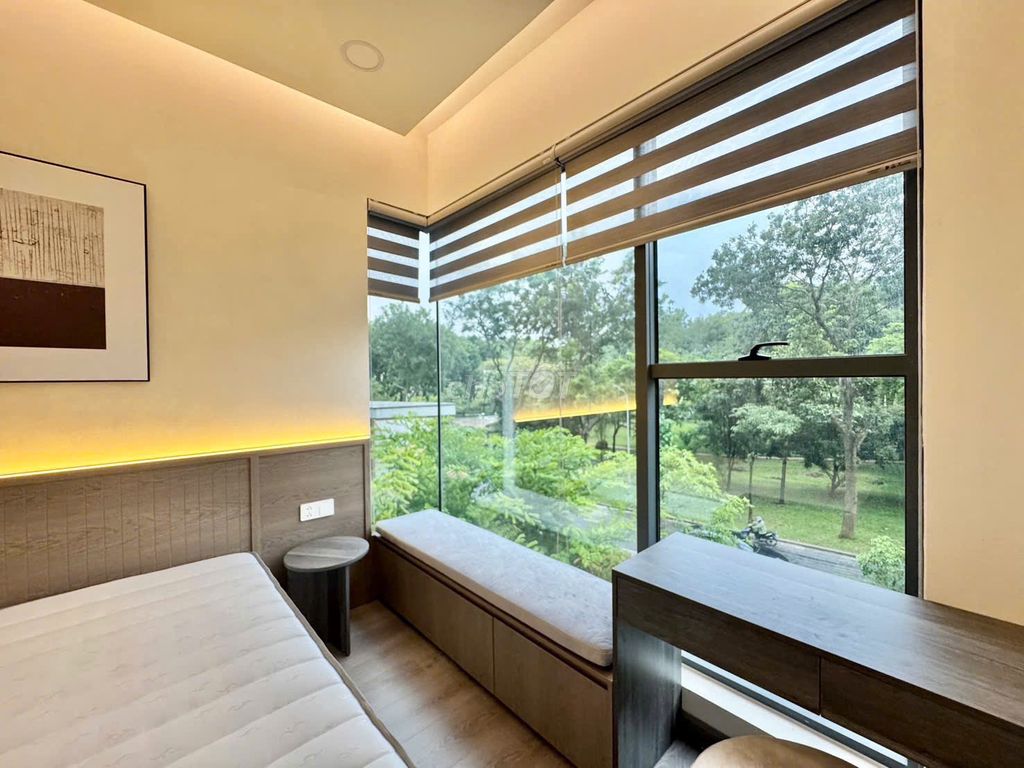 Diamond Centery 3 bedroom 3 bathrooms. All the cars.