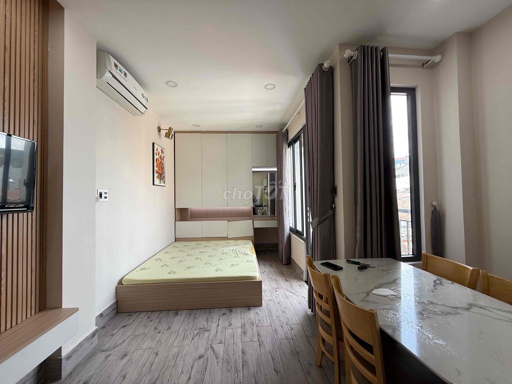 The Studio Office is clear. Full Seven, Dương Quảng Hàm.