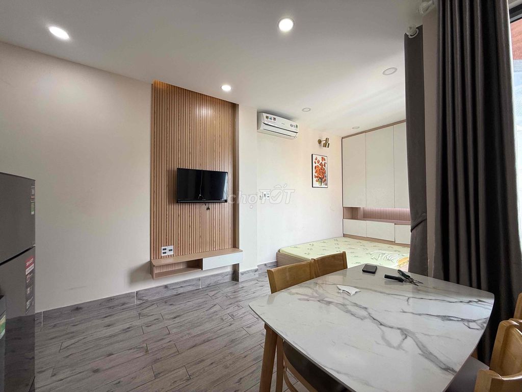 The Studio Office is clear. Full Seven, Dương Quảng Hàm.