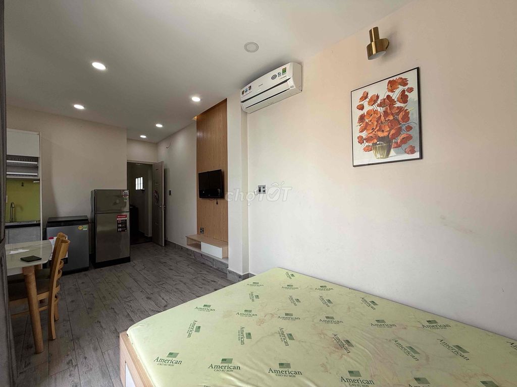 The Studio Office is clear. Full Seven, Dương Quảng Hàm.
