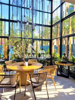 The garden house at Thảo Điền is an office-$4.50.