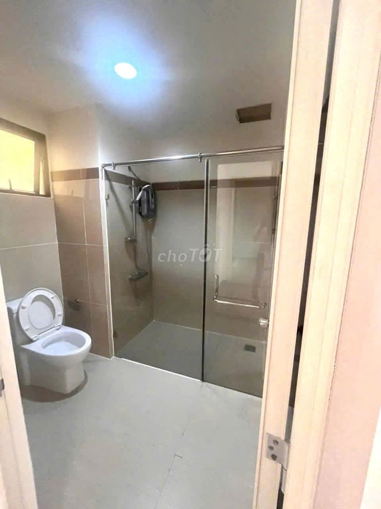Rent C/C/Vee Era-Town German District 7-- 880 million-- 90 meters 2 bedrooms.