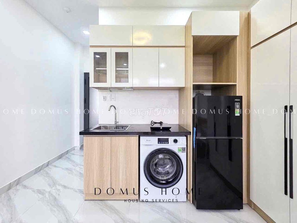 Rent a modern-day studio bandcon super-striker in the 7th district.