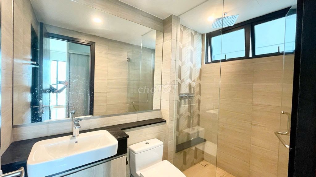 Feliz En Vista 01000 rents a two-room apartment, two bathrooms -- basic interior -- at 18 million a month.
