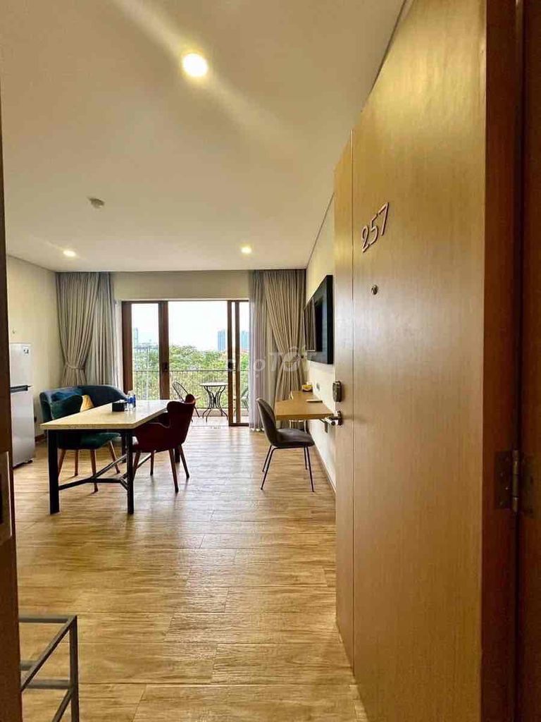 The apartment is a balcony bedroom in the capital residence. It's a 3rd district. It's 100% new.