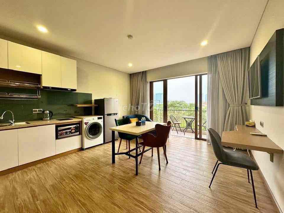 The apartment is a balcony bedroom in the capital residence. It's a 3rd district. It's 100% new.