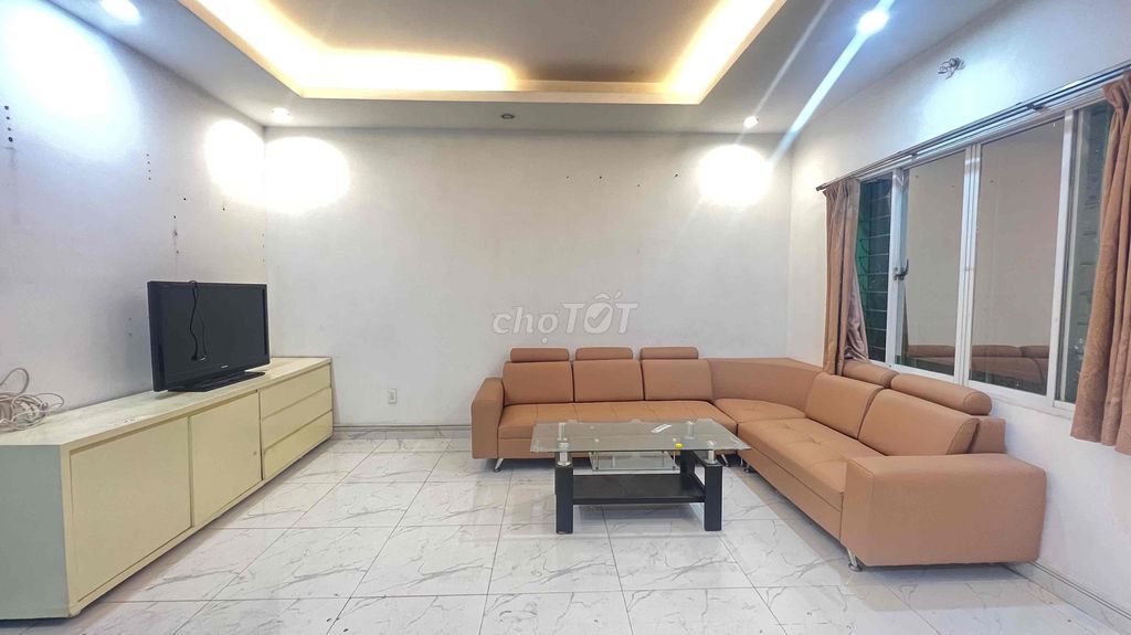 Rent apartment A2 Phan Xích Long 86 meters of nice room full of furniture. A bathroom.