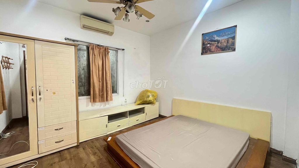 Rent apartment A2 Phan Xích Long 86 meters of nice room full of furniture. A bathroom.