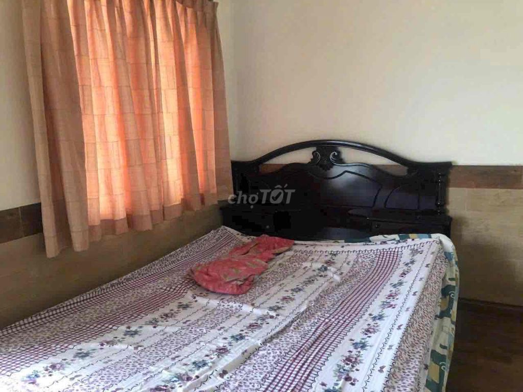 Rent apartment A2 Phan Xích Long 86 meters of nice room full of furniture. A bathroom.