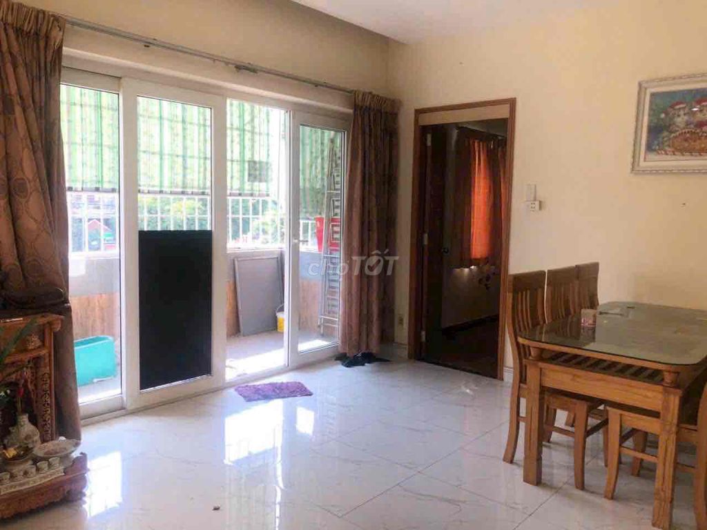 Rent apartment A2 Phan Xích Long 86 meters of nice room full of furniture. A bathroom.
