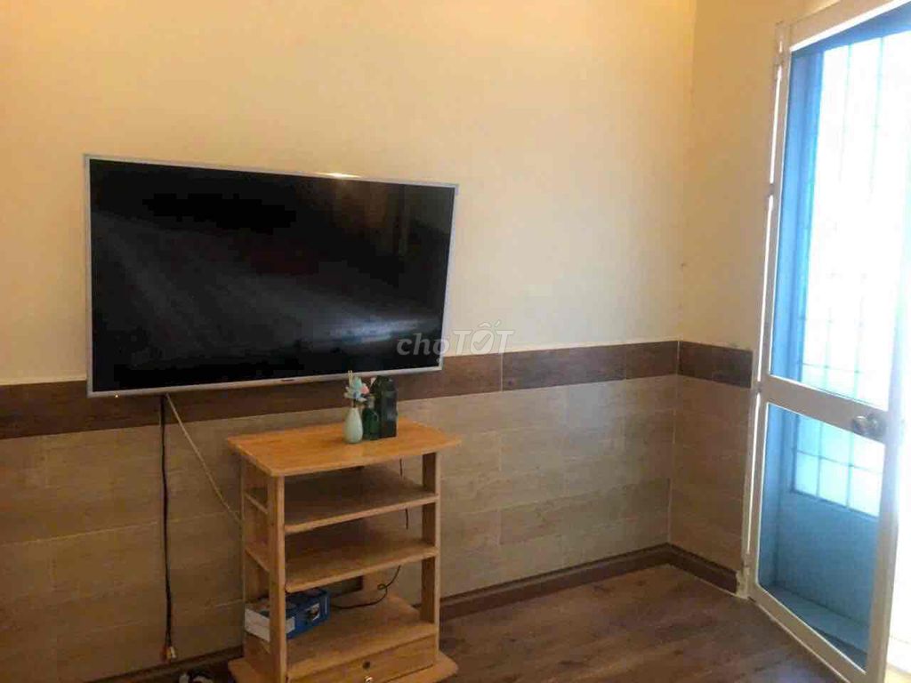 Rent apartment A2 Phan Xích Long 86 meters of nice room full of furniture. A bathroom.