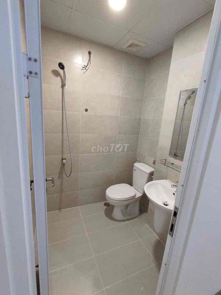 Sài Gòn Intela. Two bedrooms with bed curtains on them.