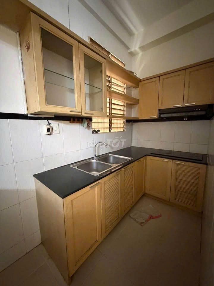 Võ Thị Sáu District 3, no interior stairs one bedroom rent 10 million a month