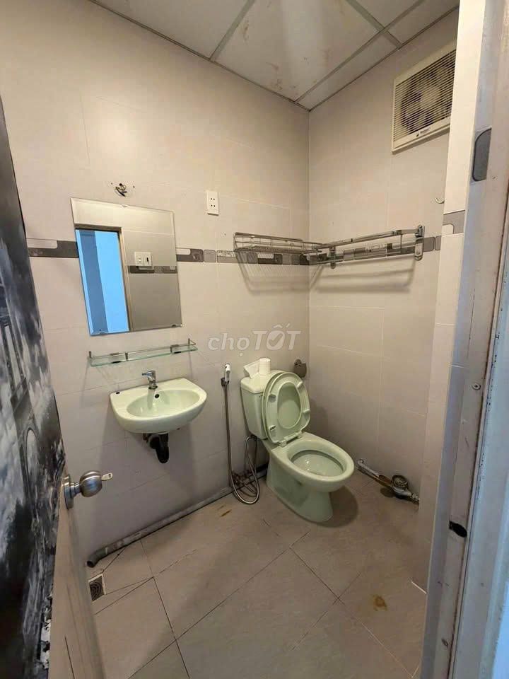 Võ Thị Sáu District 3, no interior stairs one bedroom rent 10 million a month