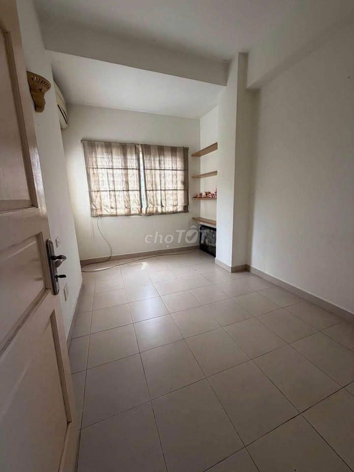 Võ Thị Sáu District 3, no interior stairs one bedroom rent 10 million a month