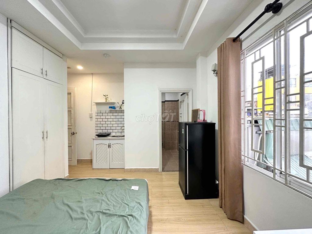 It's not hard to find an apartment in the middle of District One.