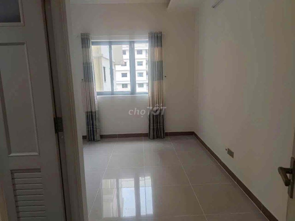 Rent a new two-room apartment painted.