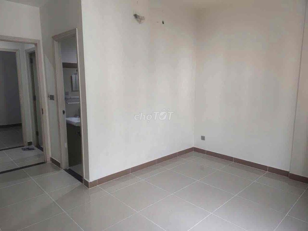 Rent a new two-room apartment painted.