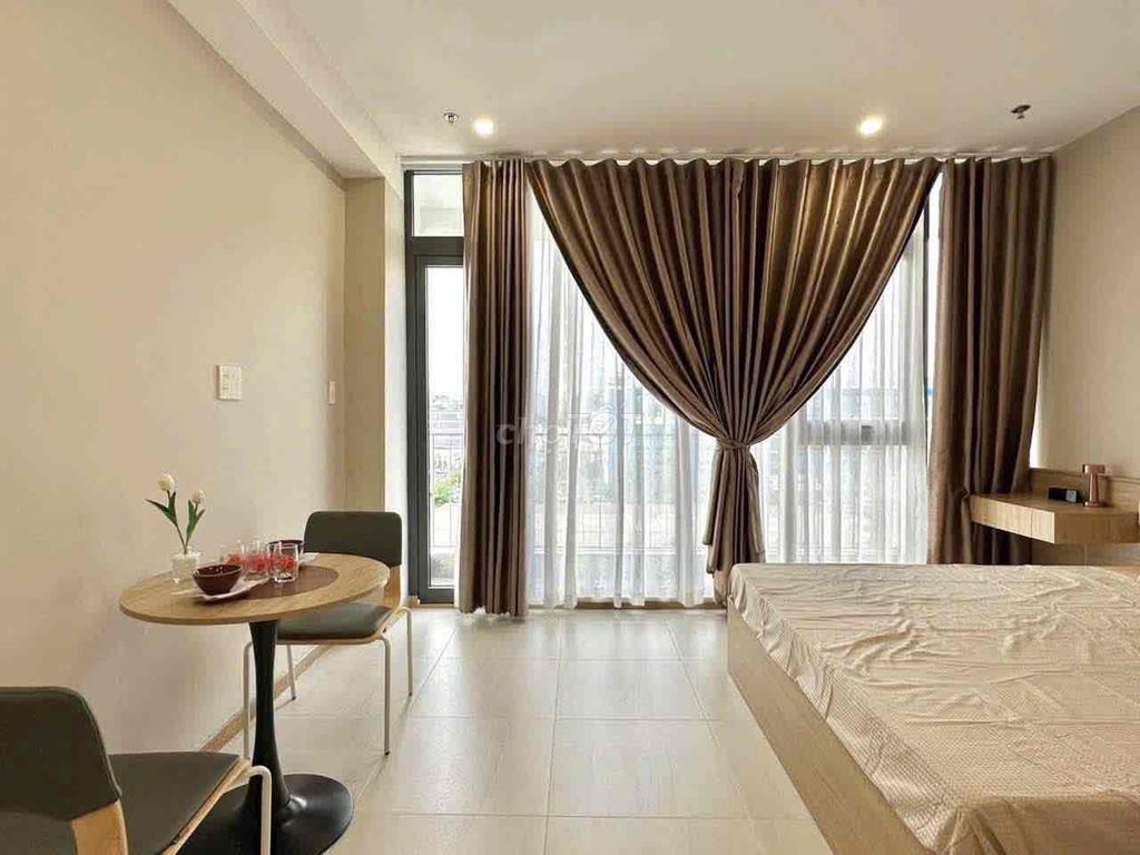 Studio Full High House in Bill Gardens.