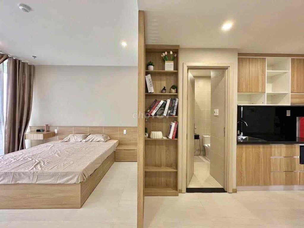 Studio Full High House in Bill Gardens.