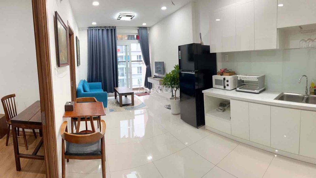Renting two bedrooms. A short-term toilet.