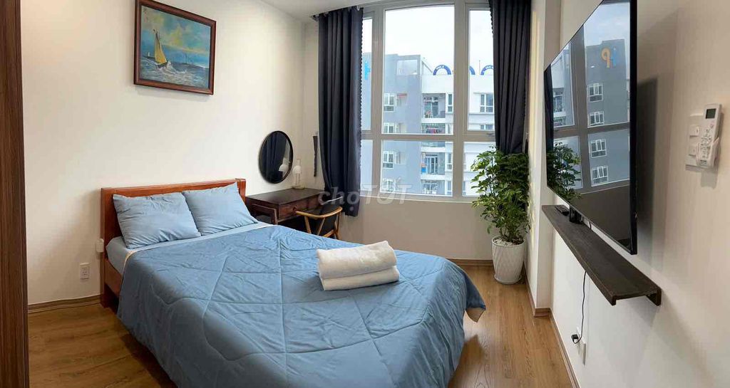Renting two bedrooms. A short-term toilet.